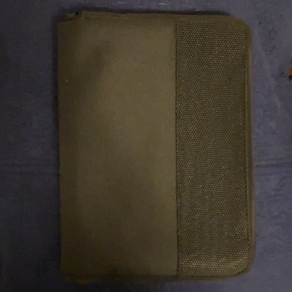 ~Greg Gift Company~ Black Bible Cover - Picture 2 of 9